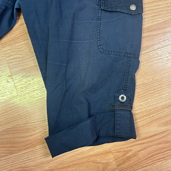 Denver Hayes Navy Cargo Capris 💙 - Picture 6 of 7